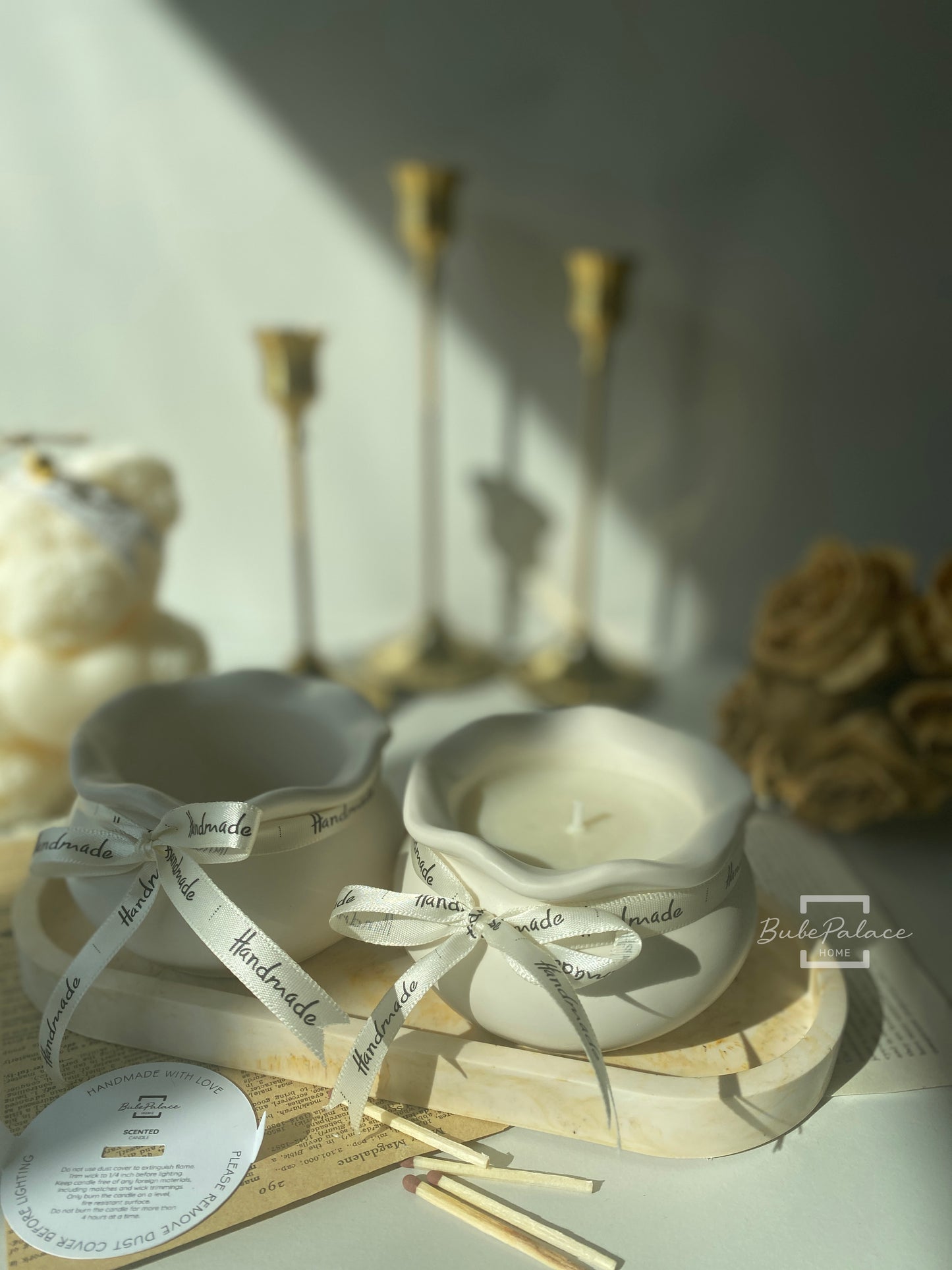 Bloom-shaped scented container candle