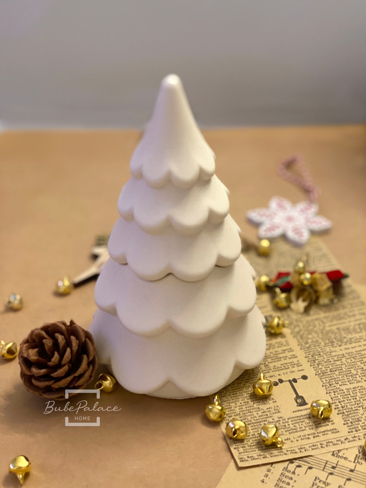 Christmas Tree-Shaped Candle with Lid