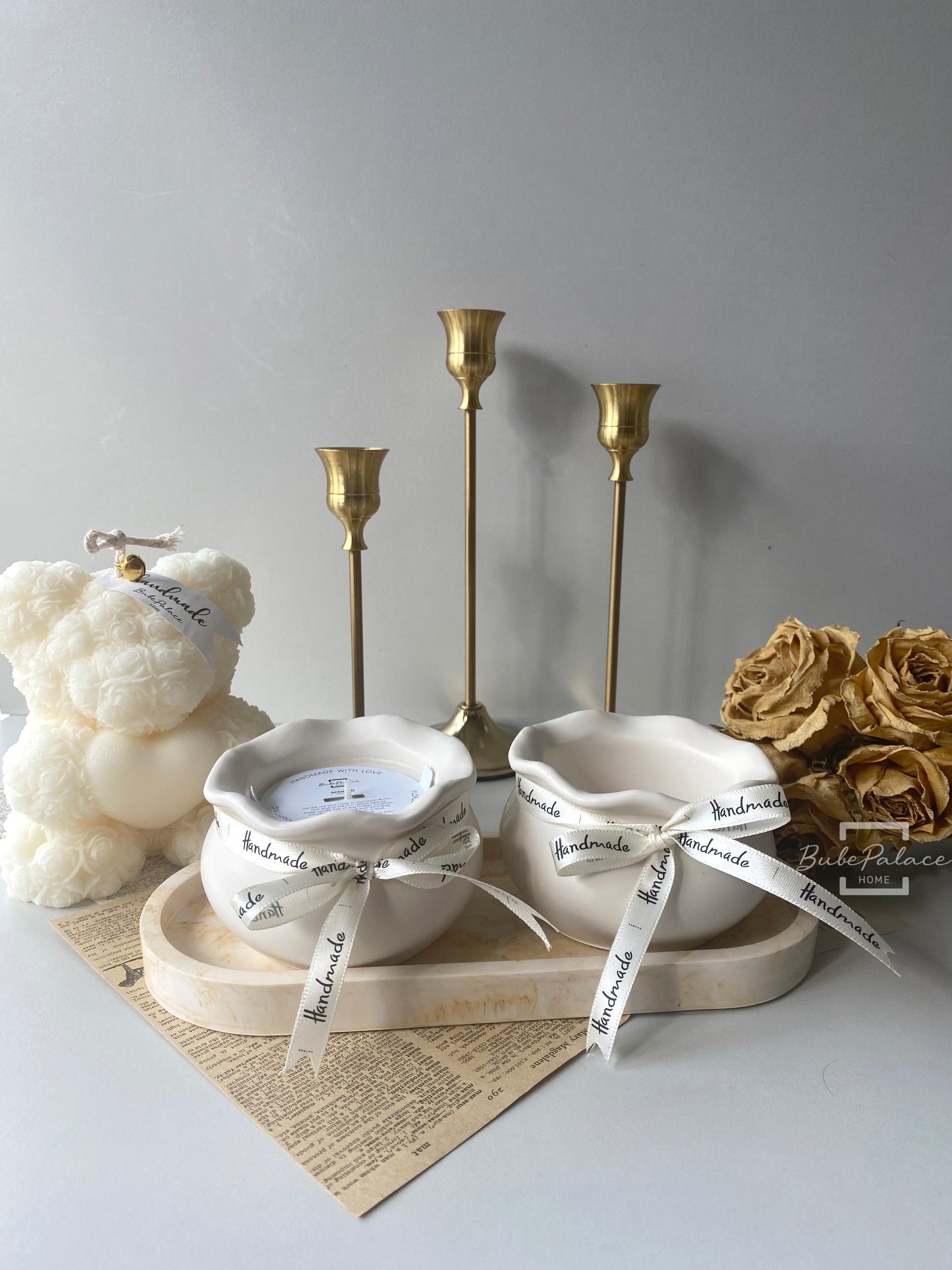 Bloom-shaped scented container candle