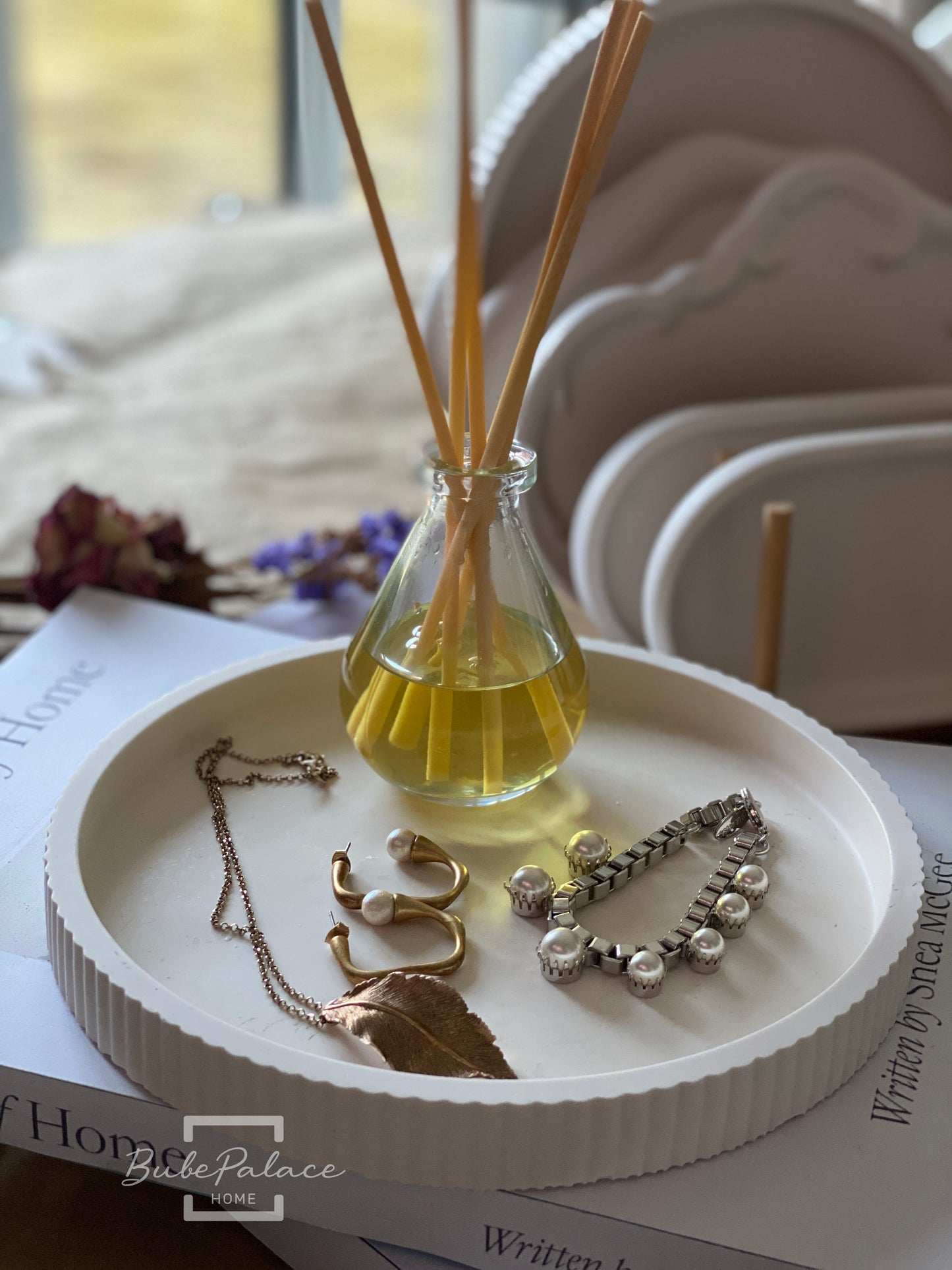 Large ribbed decor round tray