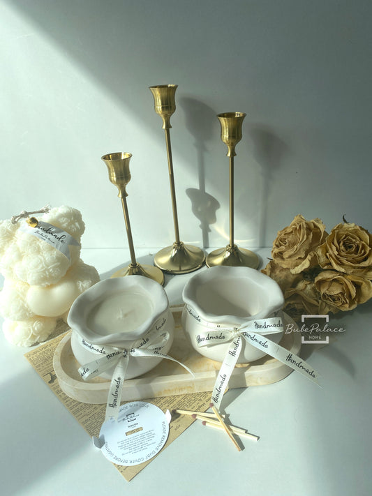 Bloom-shaped scented container candle