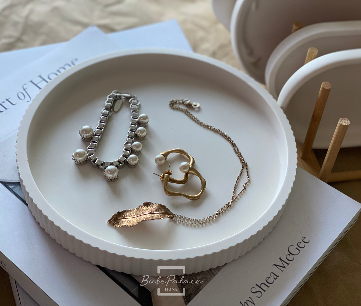 Large ribbed decor round tray