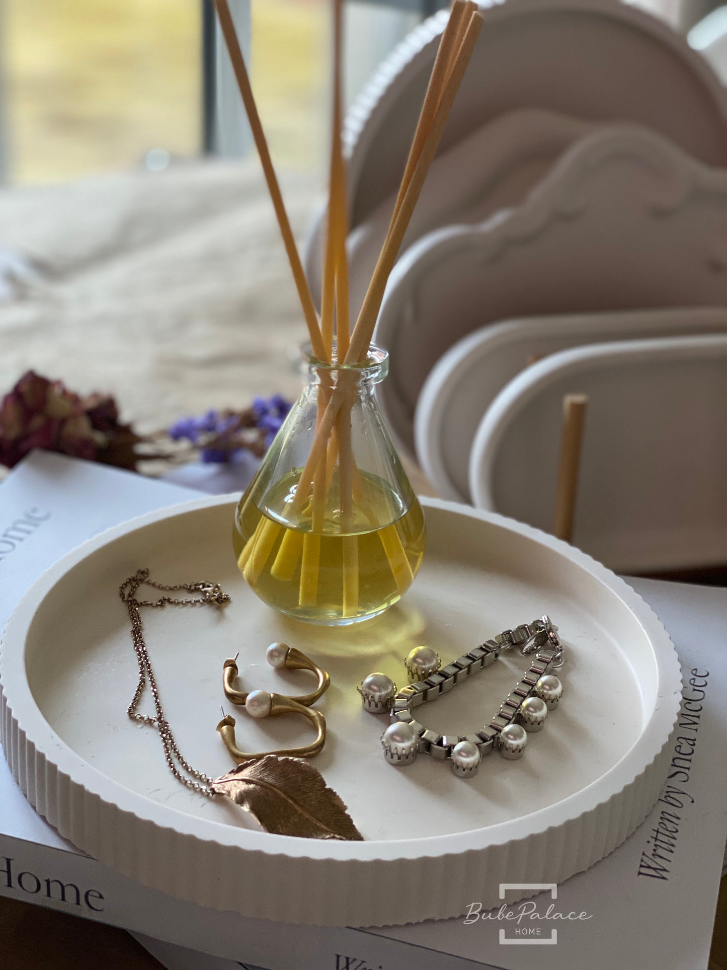 Large ribbed decor round tray