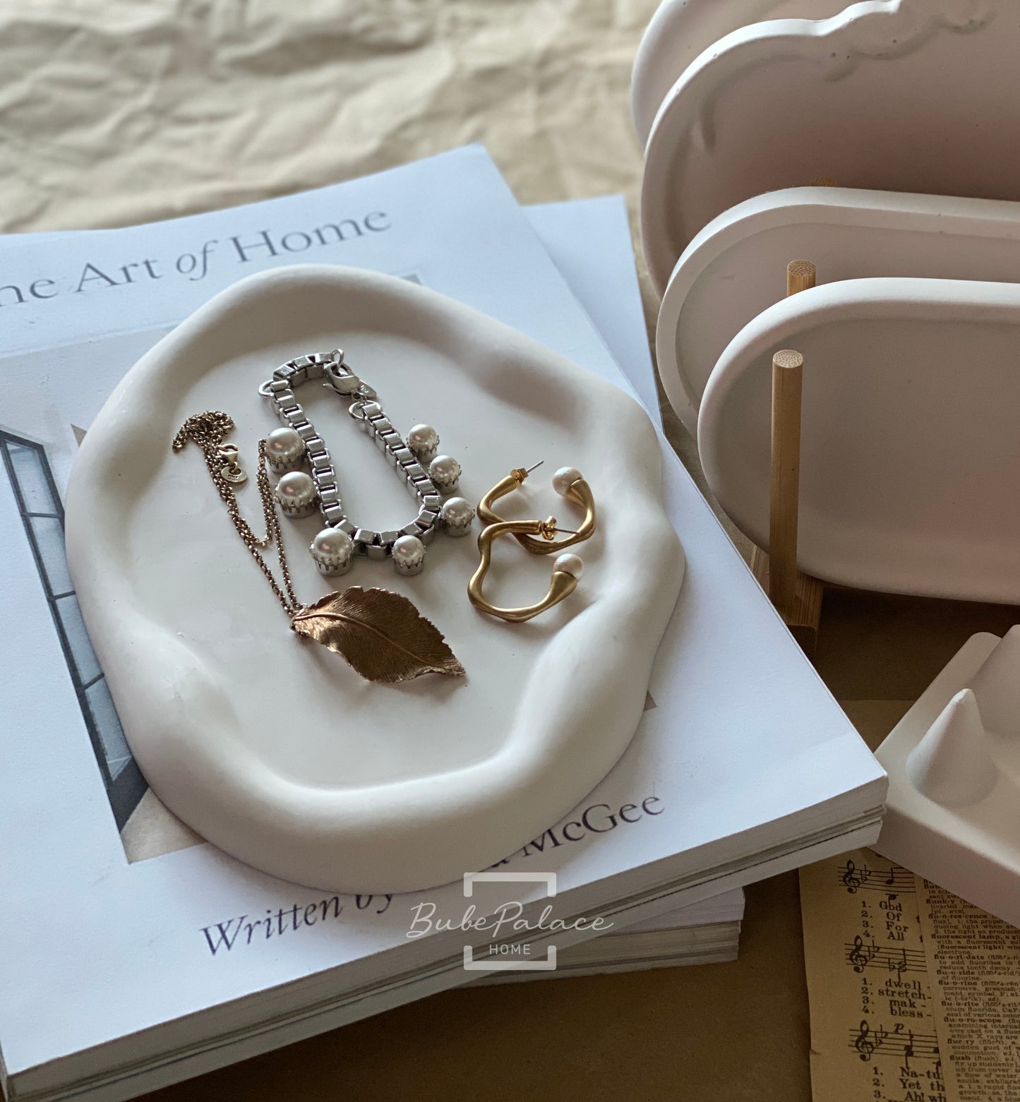 Large oval cloud shape tray