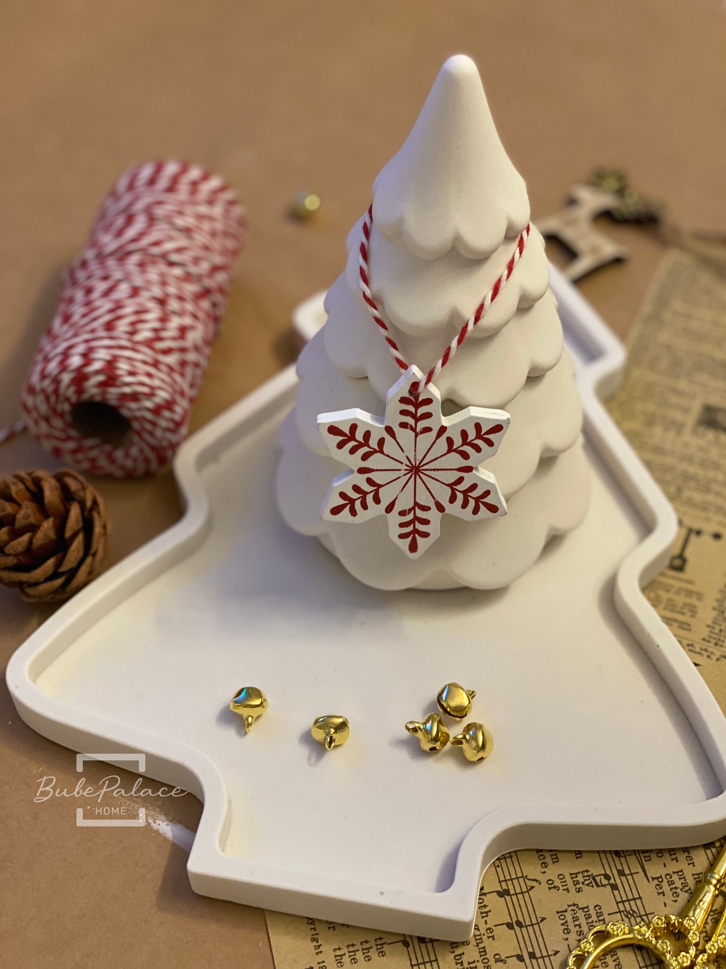 Christmas Tree-Shaped Candle with Lid