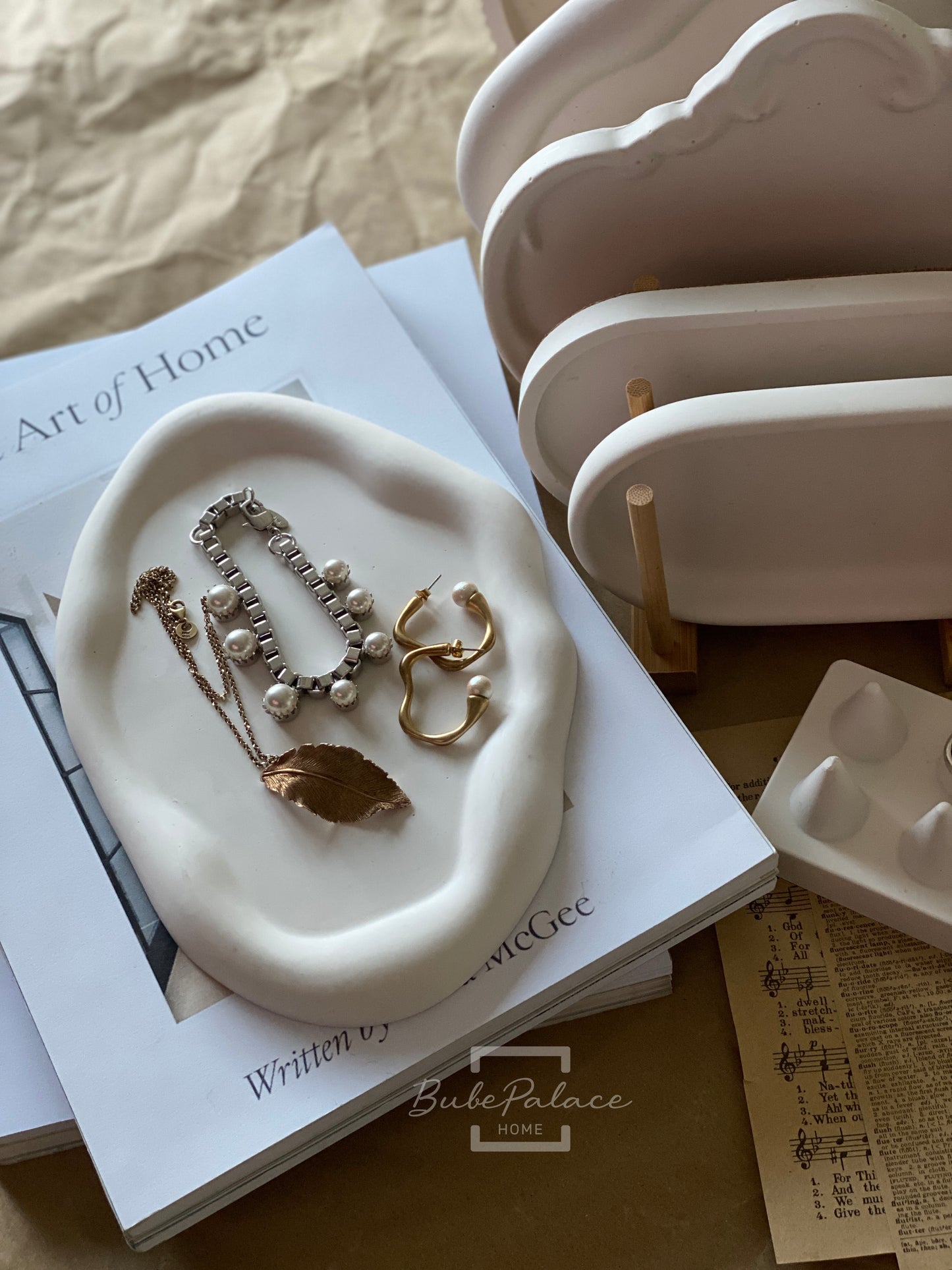 Large oval cloud shape tray