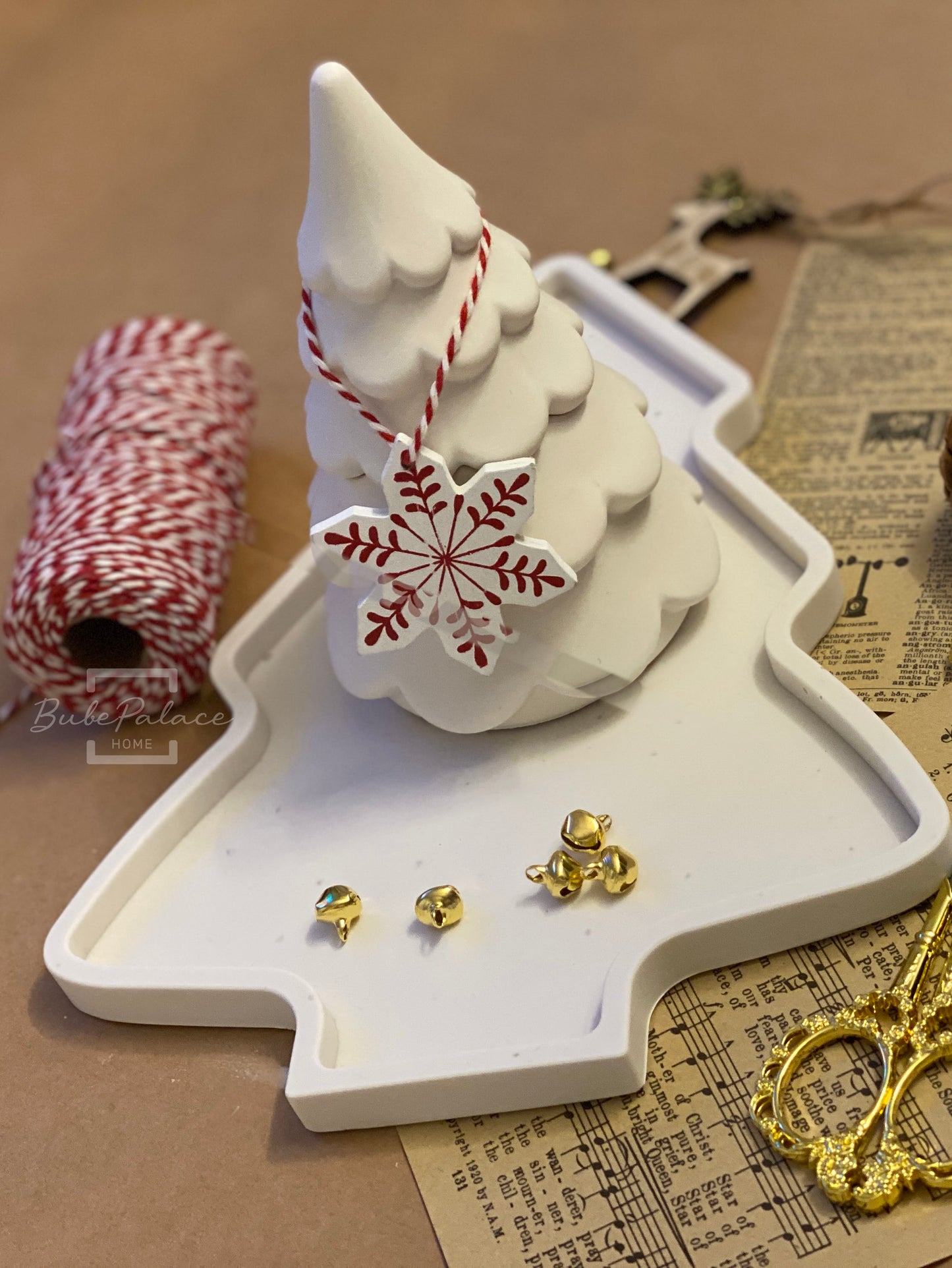 Christmas Tree-Shaped Candle with Lid