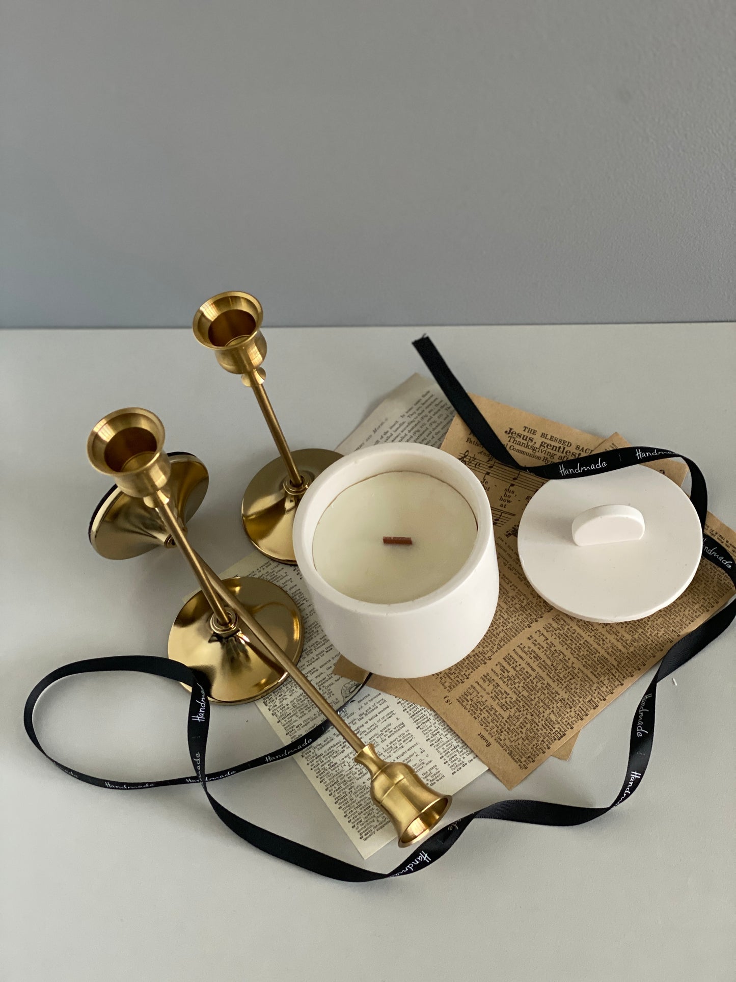 Simple style candle jar & raised lids with refill